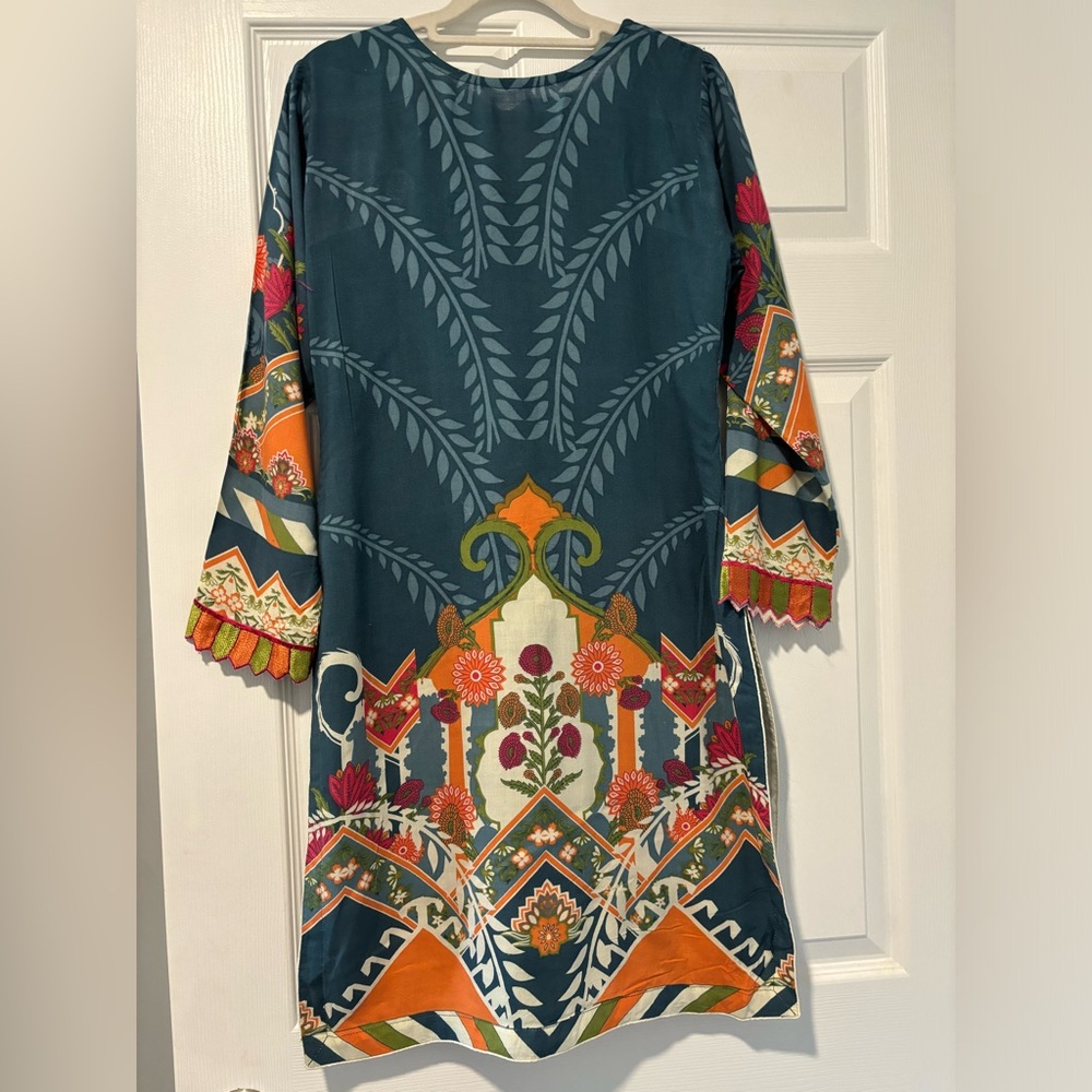 Pakistani 2 Piece Shalwar Kameez - image 3